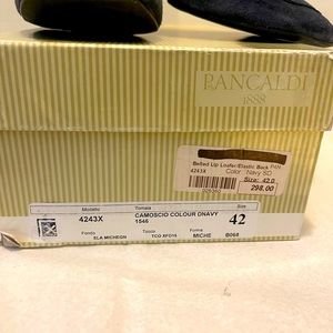 Women’s suede flats. New never worn.